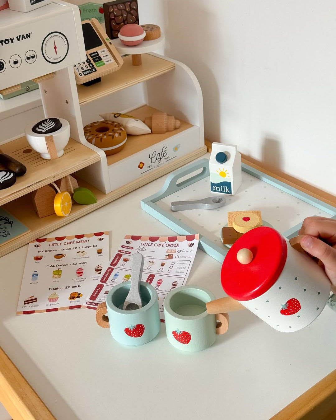 cafe pretend play